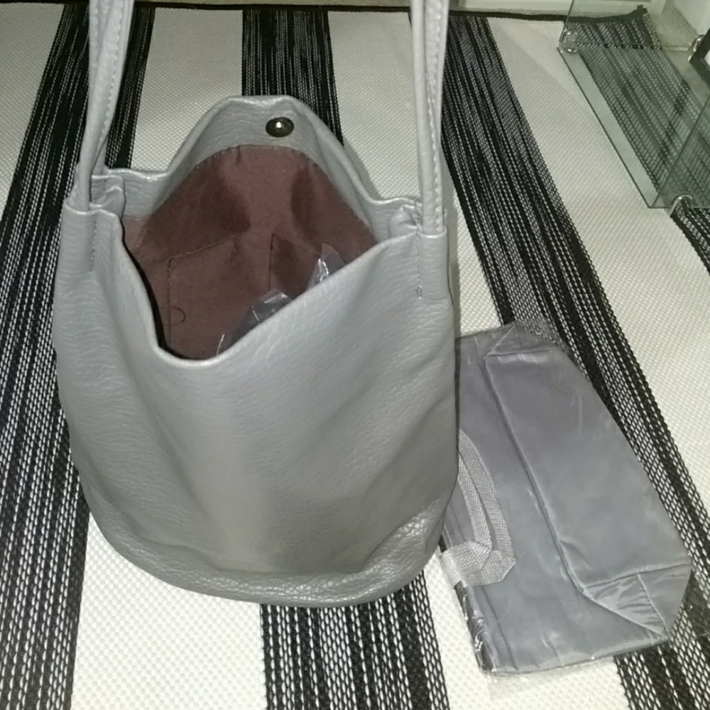 *NEW* Gray Purse + free matching lunch bag